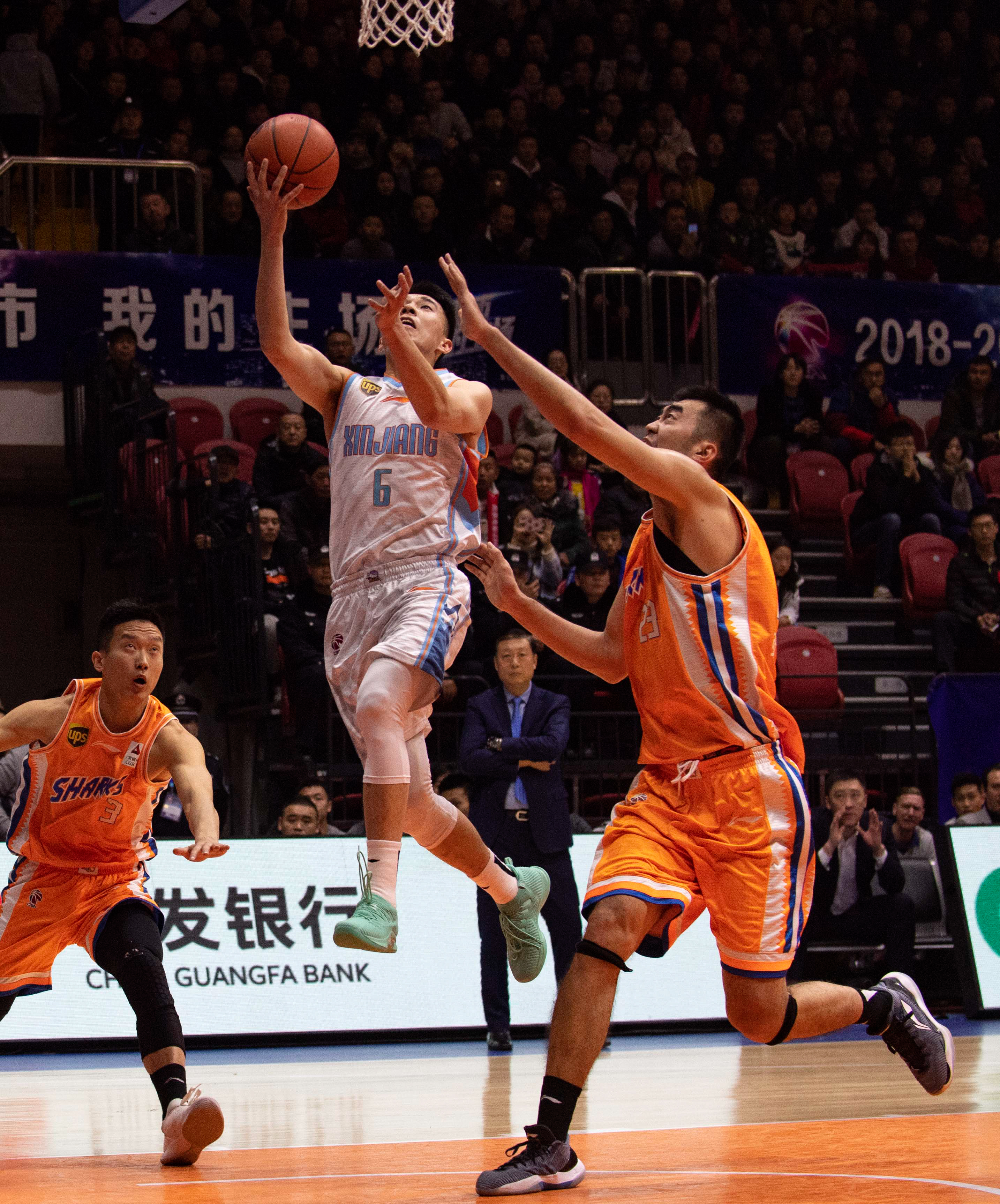 方面采取坚 方面采取坚