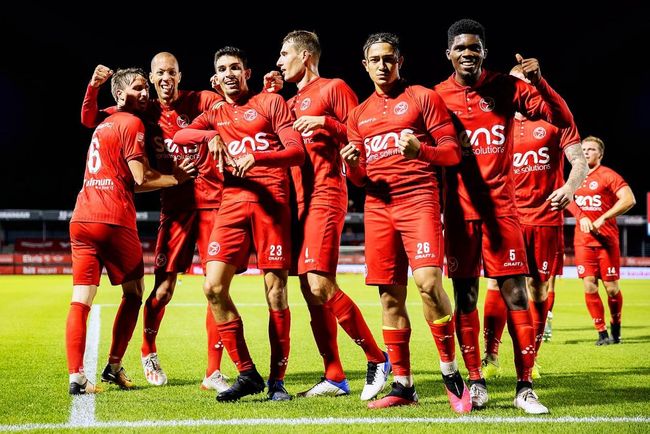 谁就更接近 谁就更接近